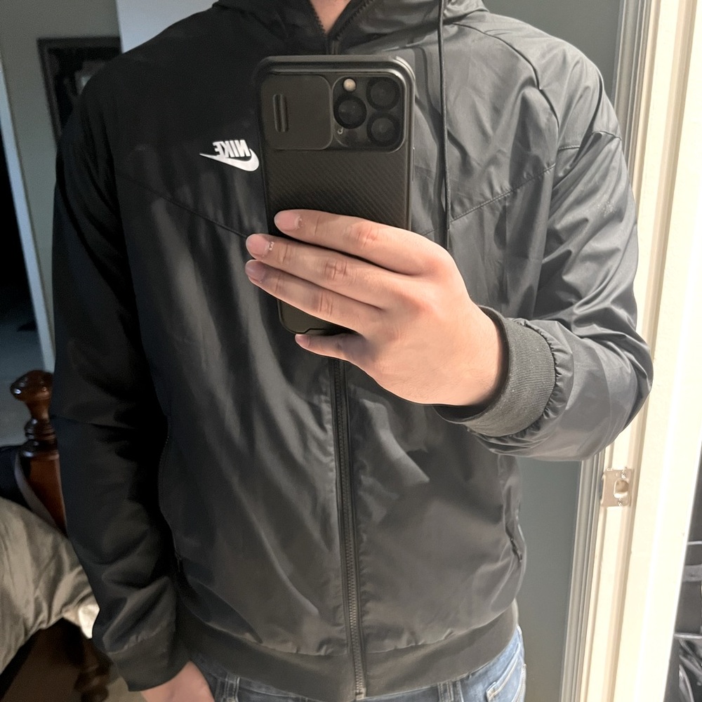 Nike wind-breaker jacket/hoodie size M! Great condition!!